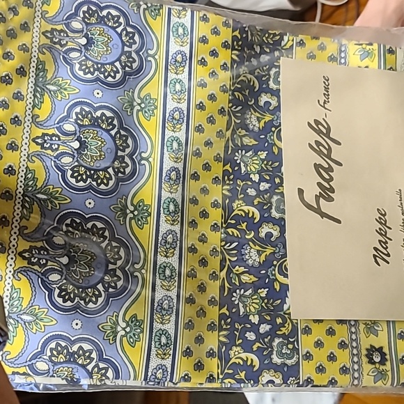 Fnapp tablecloth.  100% cotton - Picture 1 of 3